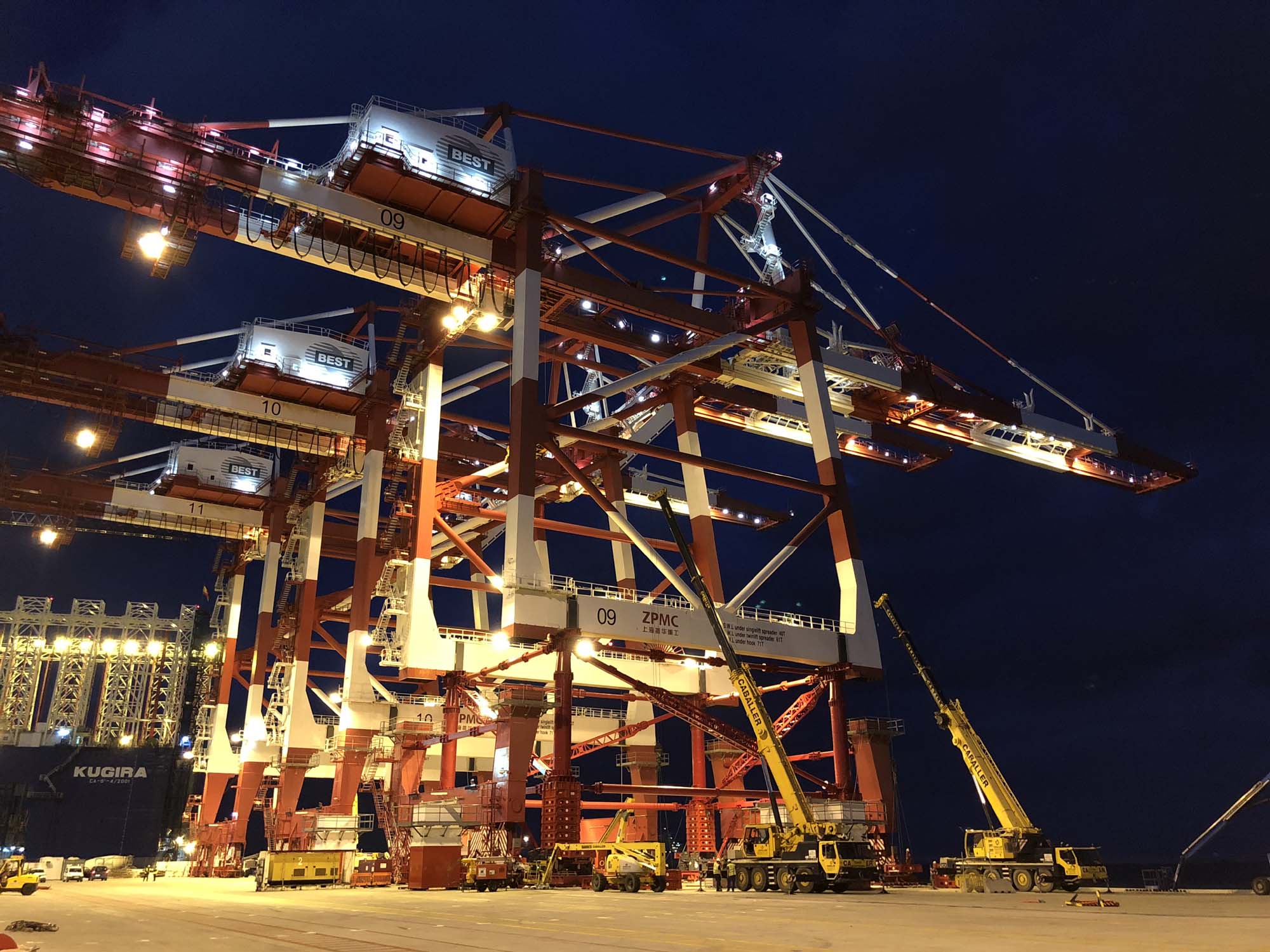 ZPMC IS EXECUTING TWO MAJOR CONTRACTS WITH HUTCHISON PORT HOLDINGS FOR STS CRANE HEIGHTENING PROJECTS
