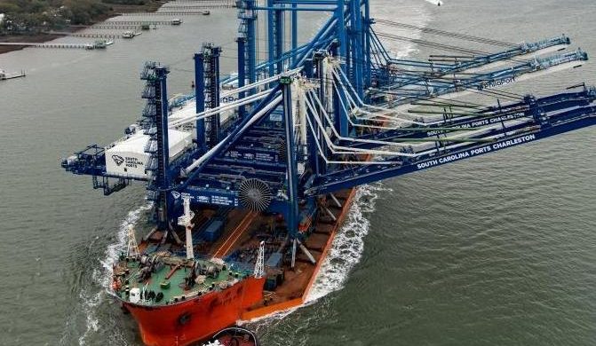 FIRST REMOTE CONTROL GANTRY CRANES ARRIVE AT FELIXSTOWE